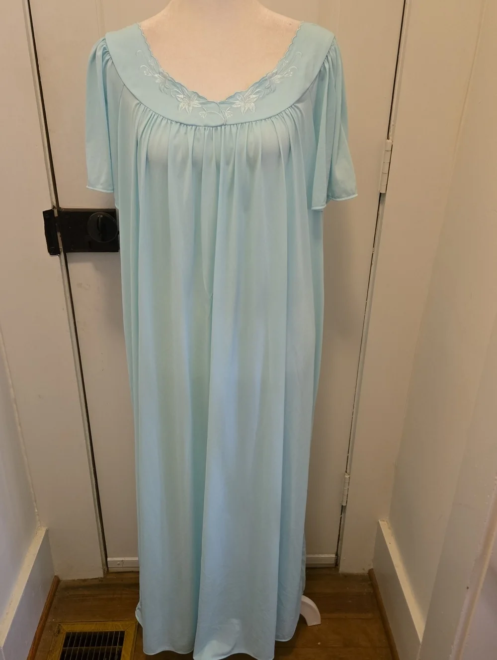 Miss Elaine Classic Woman Light Teal 100% Nylon Embroidered Nightgown Size XL